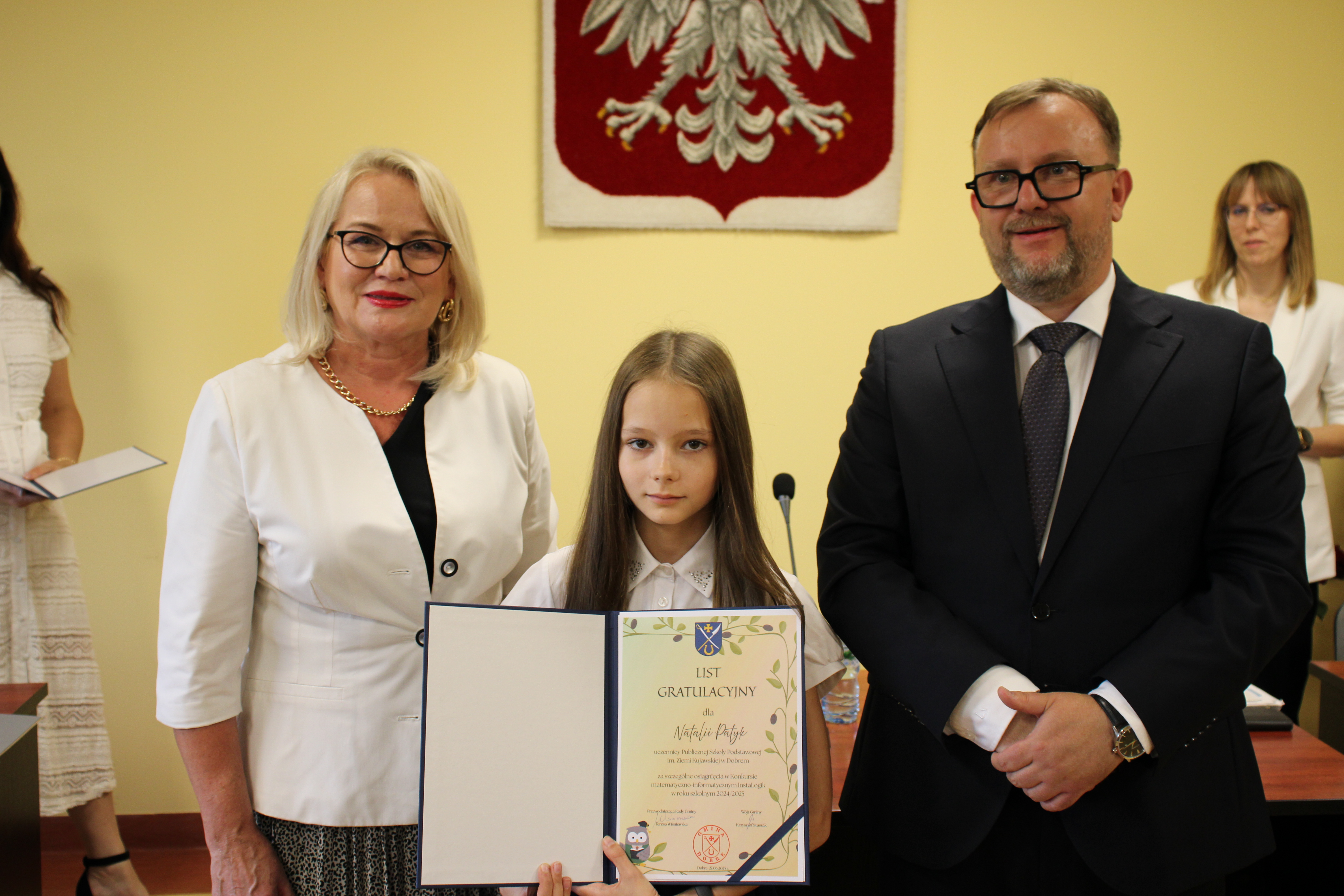 Wręczenie nagród i stypendium dla uczniów za wybitne osiągnięcia w nauce podczas sesji Rady Gminy