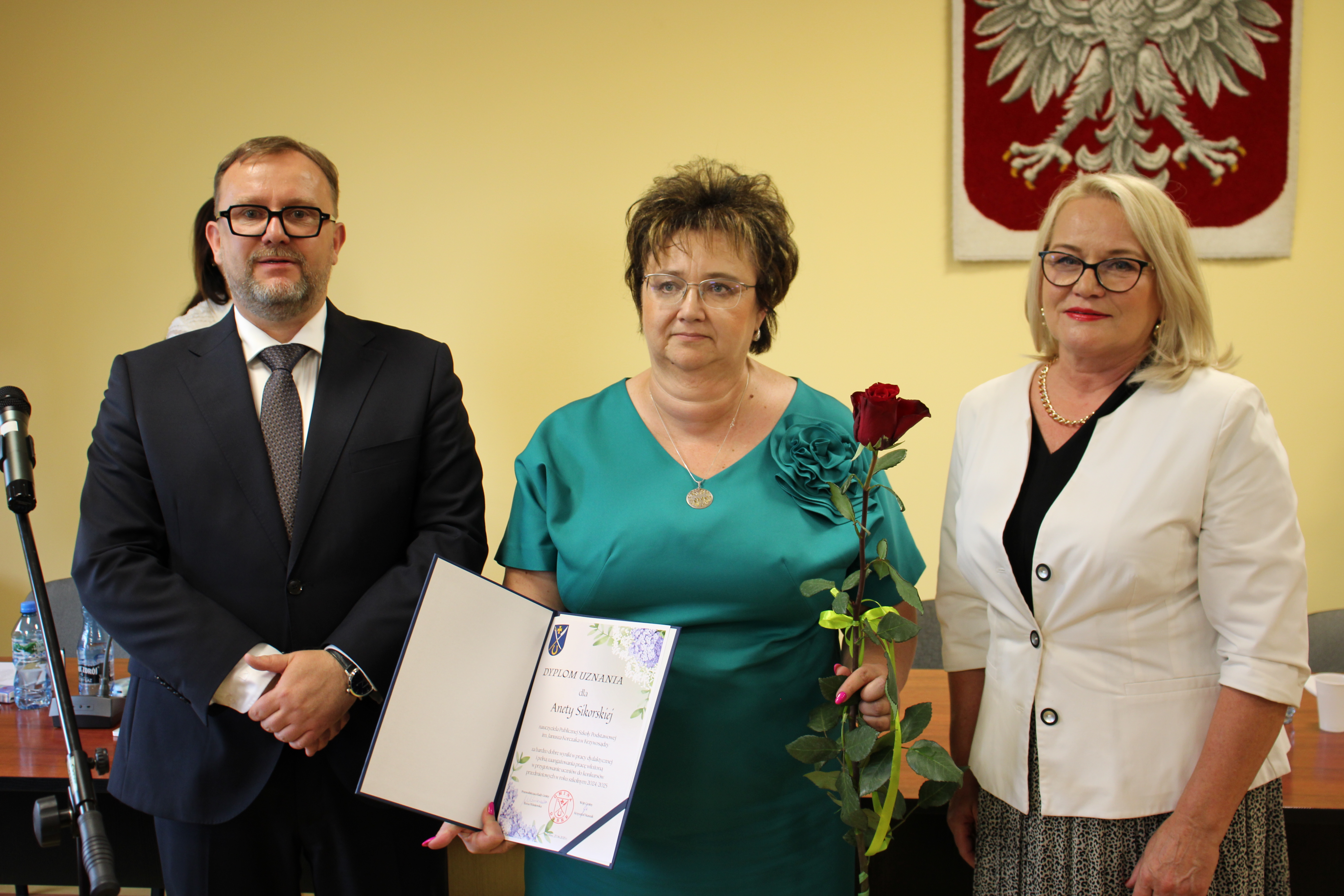 Wręczenie nagród i stypendium dla uczniów za wybitne osiągnięcia w nauce podczas sesji Rady Gminy