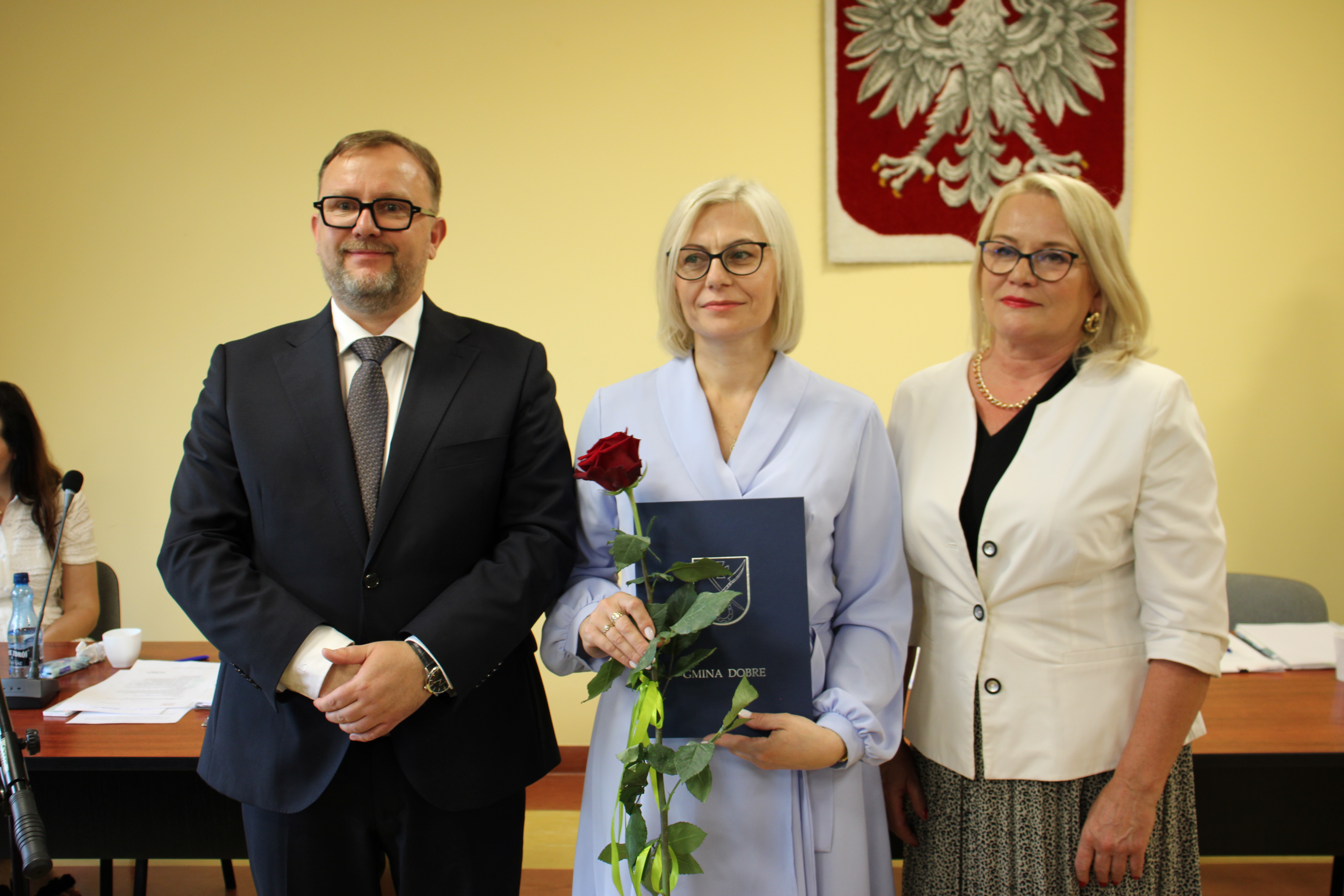 Wręczenie nagród i stypendium dla uczniów za wybitne osiągnięcia w nauce podczas sesji Rady Gminy