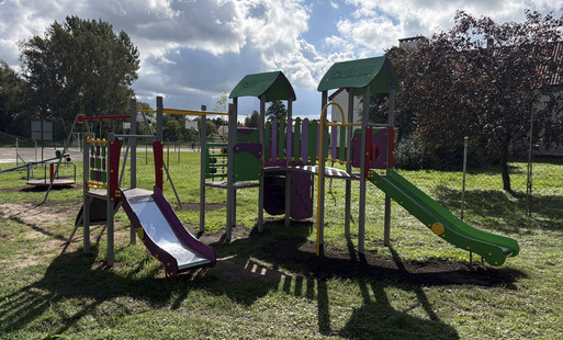 Doposażenie i wymiana urządzeń na istniejących placach zabaw na terenie gminy Dobre