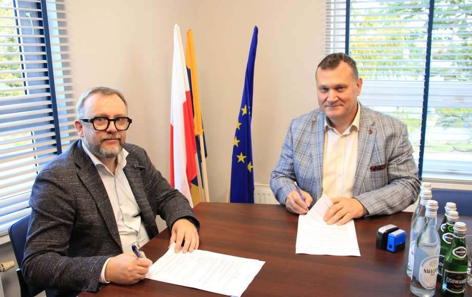 Wójt podpisał umowy na przebudowę pięciu odcinków dróg gminnych